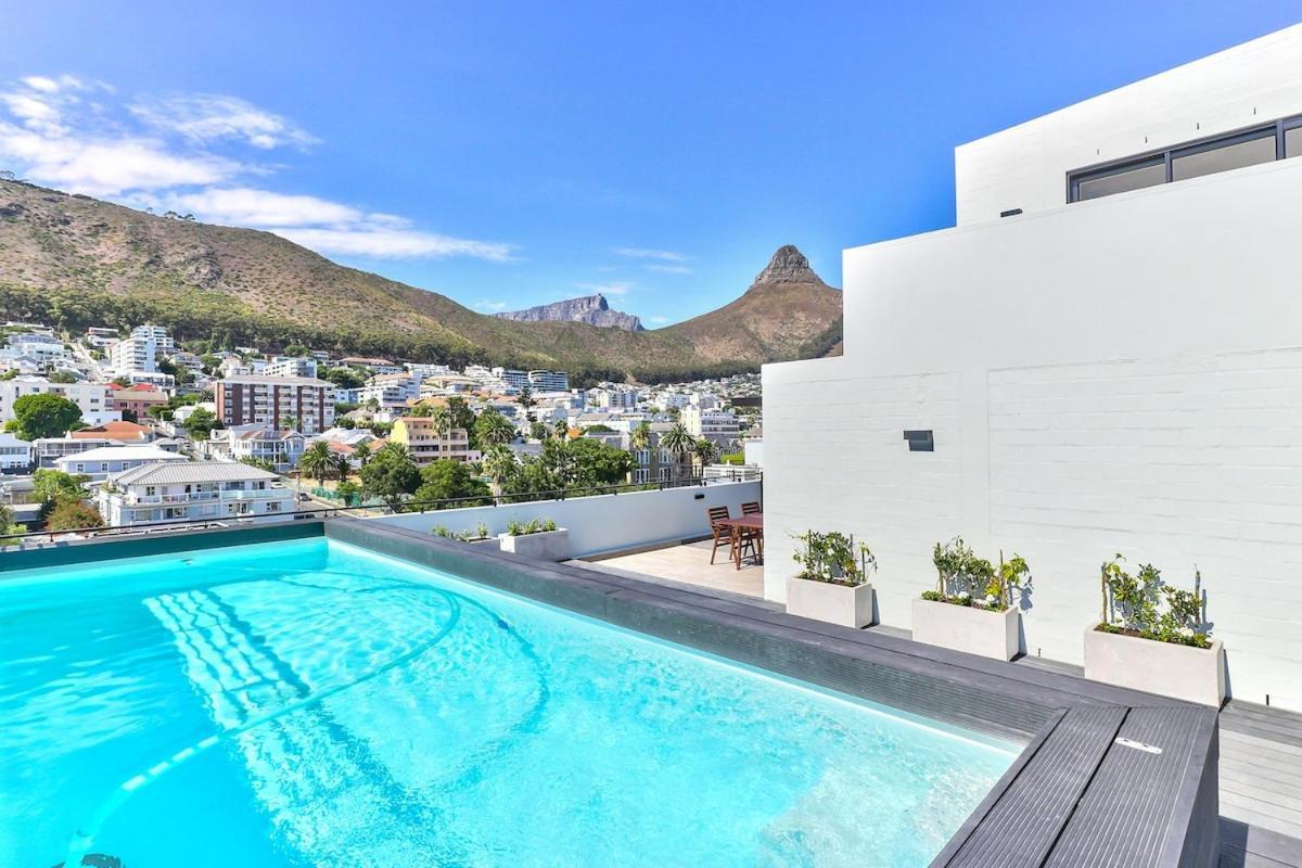 Apartment Stylish, Brand New, Secure With Pool