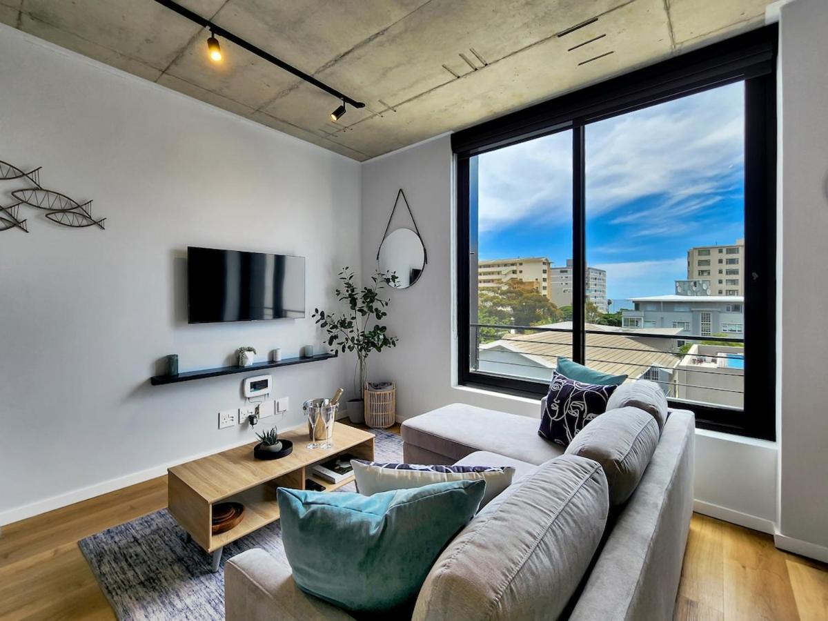 Apartment Stylish, Brand New, Secure With Pool