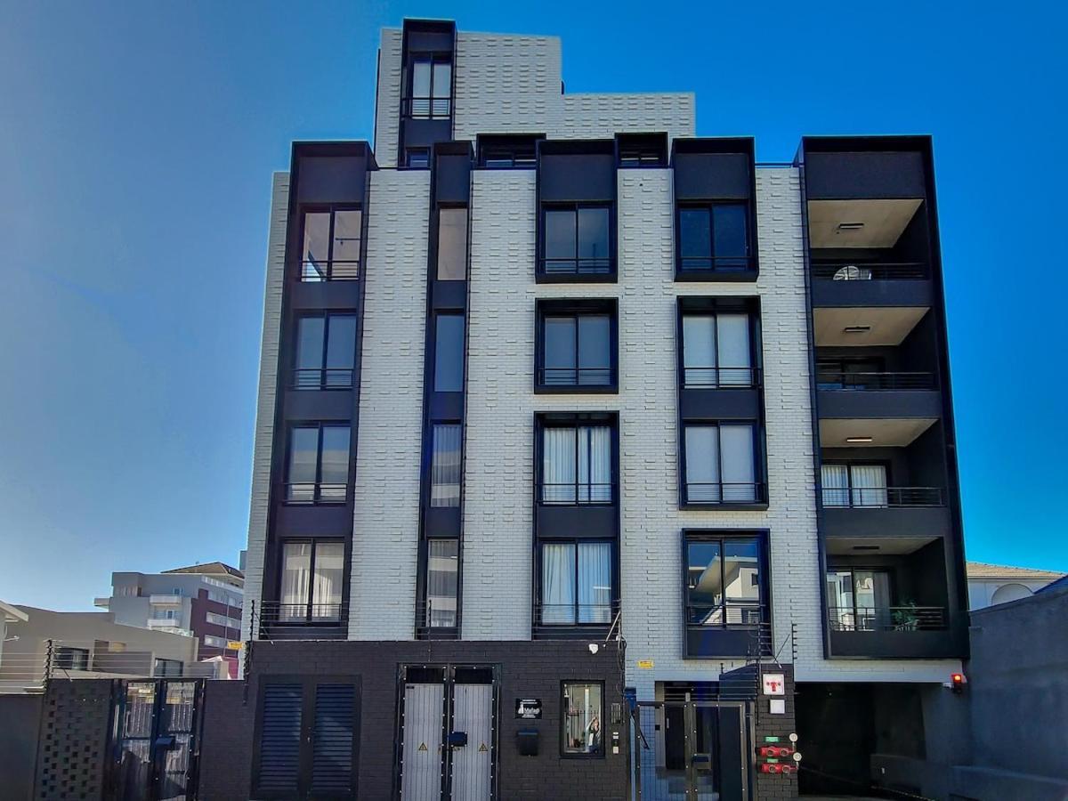 Stylish, Brand New, Secure With Pool Apartment Kapstadt