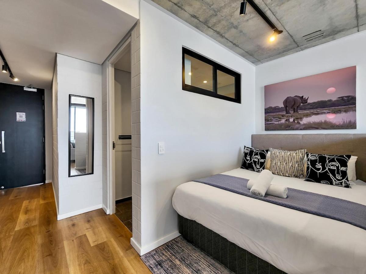 Apartment Stylish, Brand New, Secure With Pool
